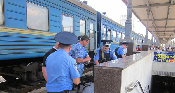 Луганский поезд в Харькове встречают автоматчики