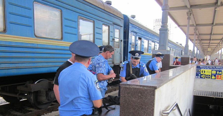 Луганский поезд в Харькове встречают автоматчики