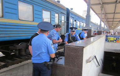 Луганский поезд в Харькове встречают автоматчики