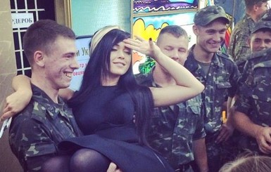 Мария Яремчук спела для украинских военных