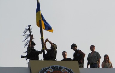 В Константиновке разминировали мэрию и установили флаг Украины