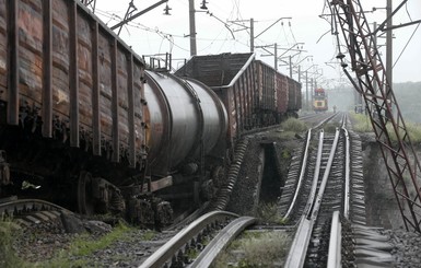 Под Донецком взорвали мост вместе с поездом