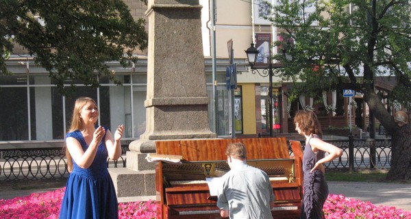 В Харькове пианино 