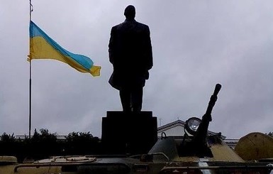 В Краматорске армия не дала снести памятник Ленину
