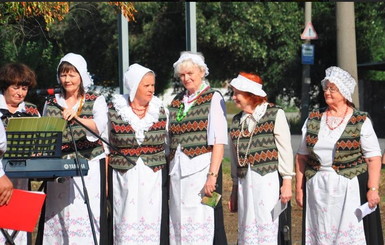 Петь военным будут немецкие бабушки из Днепропетровска