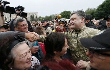 Порошенко пообещал приехать в Луганск и Донецк