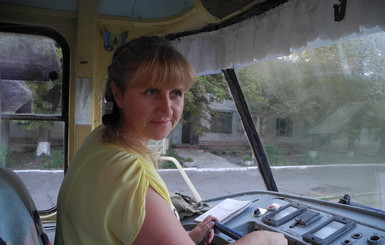Водитель днепропетровского трамвая поет за рулем о мире и Украине