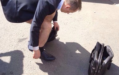 Российский чиновник разгуливал по Питеру без штанов, бормоча 