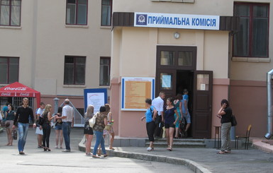 В Харькове родители абитуриентов устраивают экзит-поллы