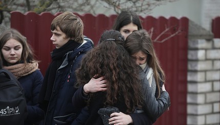 Трагедия в Столбцах: город простился с убитыми в школе педагогом и старшеклассником