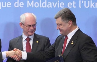Порошенко обсудил ситуацию в Украине с Ван Ромпеем, Путин – с Меркель