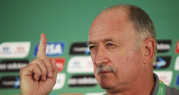 Сборную Бразилии по футболу обезглавили - Сколари официально уволили