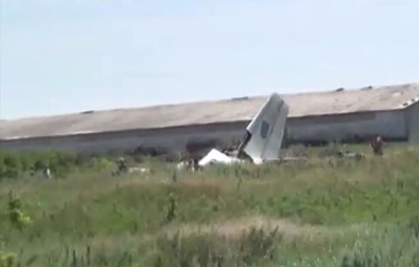 Пилоты подбитого Ан-26 вышли на связь