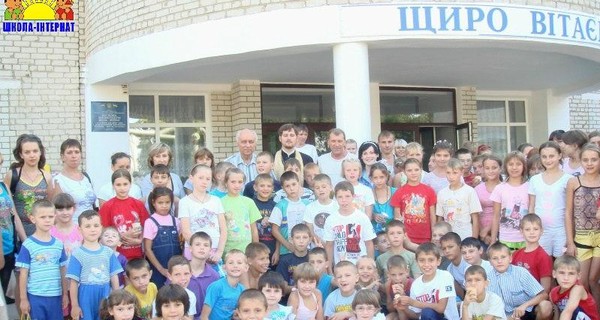 Заложники войны: полторы сотни сирот хотят вывезти в Россию