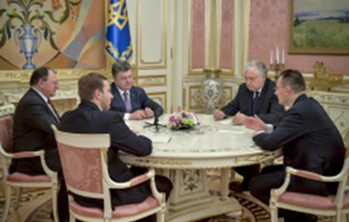 Порошенко встретился с председателями Конституционных Судов  