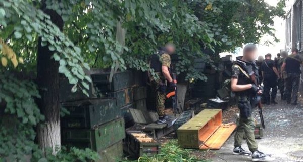 В колледже Славянска нашли склад снарядов и сотни пустых ящиков