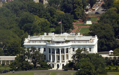 СМИ: Белый дом в Вашингтоне закрыт из-за подозрения в минировании