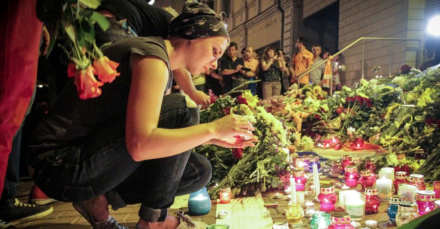 Киевляне о трагедии в небе: "Мы скорбим и разделяем боль родственников и друзей погибших"