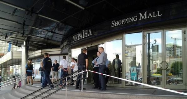 В Киеве заминировали метро и торговые центры