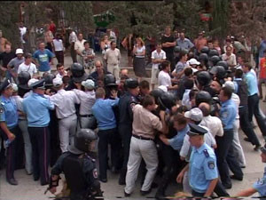 Крымские татары продолжают акции протеста 