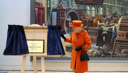 Королева Елизавета II посетила Музей науки в Лондоне