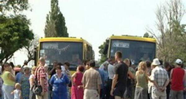 На Львовщине родители военнослужащих перекрыли трассу Киев-Чоп
