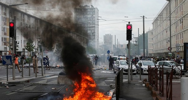 В Париже вспыхнули беспорядки  во время антиизраильской демонстрации