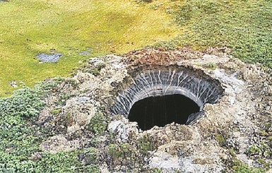 Гигантскую дыру на Ямале пробило подземное 