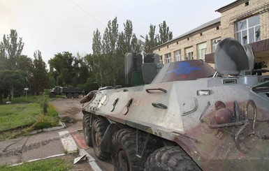 Ситуация в Донбассе: обстрел блокпостов, битва за города и смертник
