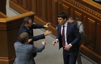 Депутата Левченко выгнали с заседания Рады