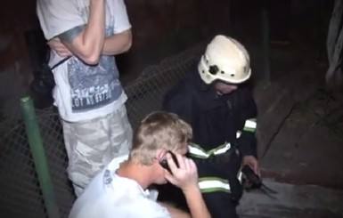 Во Львове фотографа-аматора доставали из подземной Полтвы спасатели