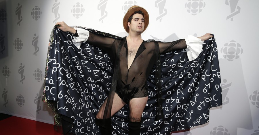 Самые необычные наряды звезд на Juno Awards 2019