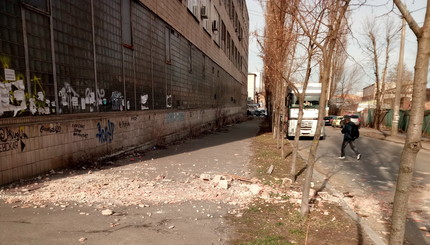 В Киеве на Подоле обрушилась стена