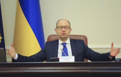 Яценюк заявил, что Украина высылает Москве дипломатическую ноту