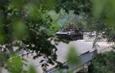 Бойцы ЛНР заминировали мост и заправки Лисичанска