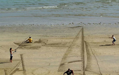 Художники создают картины с 3D-эффектом на песке