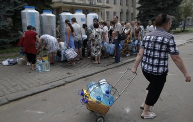 Донбасс: Люди сидят без света и воды и жалуются на отравление 