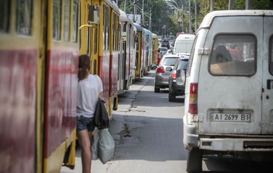 В Киеве трамвай догнал 