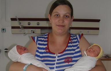 В Днепропетровске переселенка из Луганска родила двойню