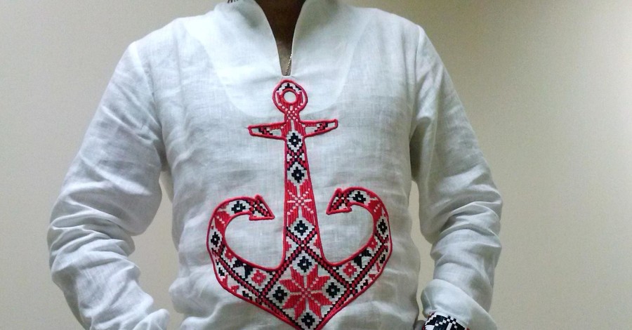 Вышиванка по-одесски: мастера выложили якорь украинским орнаментом