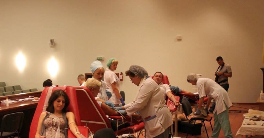 В Киеве доноры сдают кровь, несмотря на обмороки: 