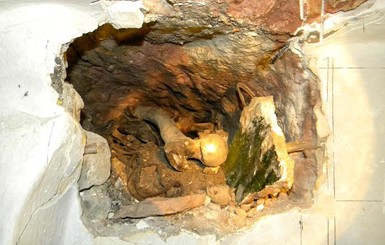 В пещерах Киево-Печерской лавры нашли кости неизвестного монаха