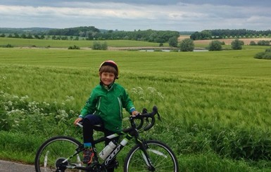 Маленький швед проехал на велосипеде 370 километров