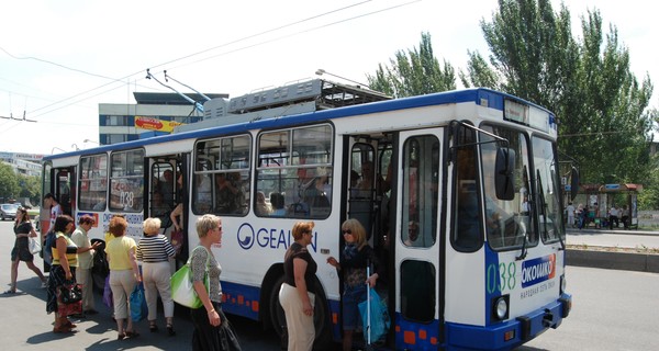С понедельника проезд в запорожских троллейбусах подорожает на 50 копеек 