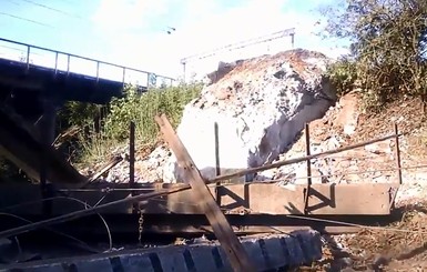 В Донецкой области подорвали два железнодорожных моста