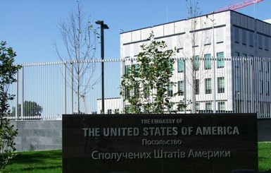 Посольства США приостановили выдачу виз по всему миру