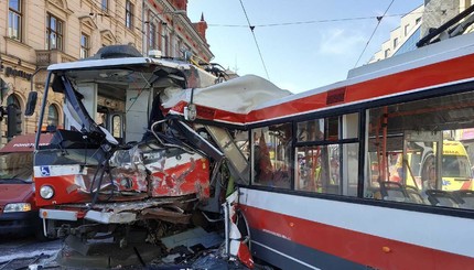 В Чехии трамвай столкнулся с троллейбусом
