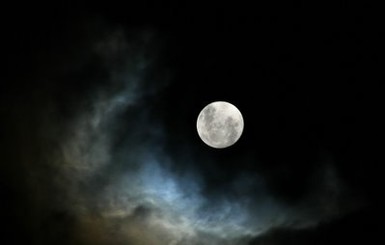 Ученые сделали открытие: Луна не круглая