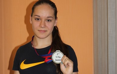 Днепропетровская школьница завоевала серебро на чемпионате Европы по боксу