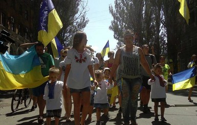 В Славянске прошло шествие за единство Украины 
